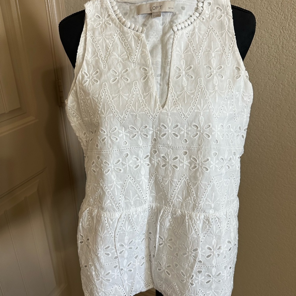 LOFT Ivory Floral Eyelet Blouse Sleeveless size petite small Lovely!
